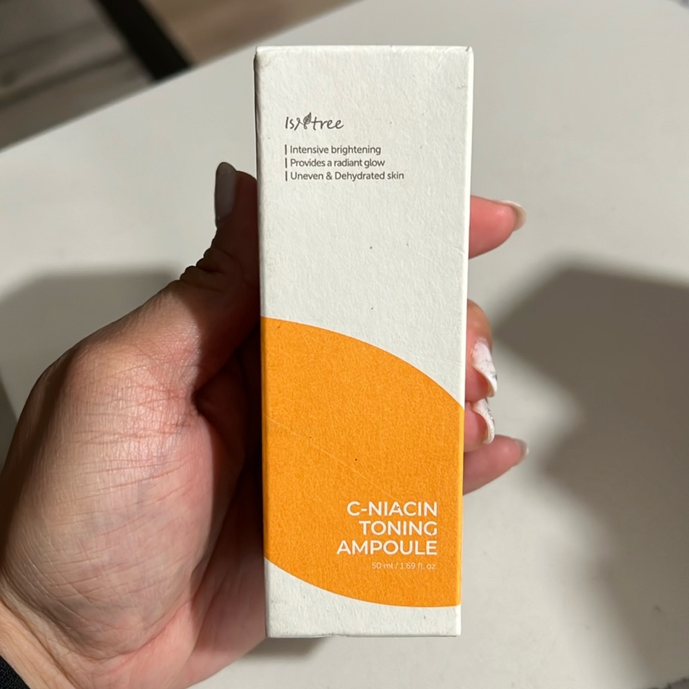 Isntree C-Niacin Toning Ampoule